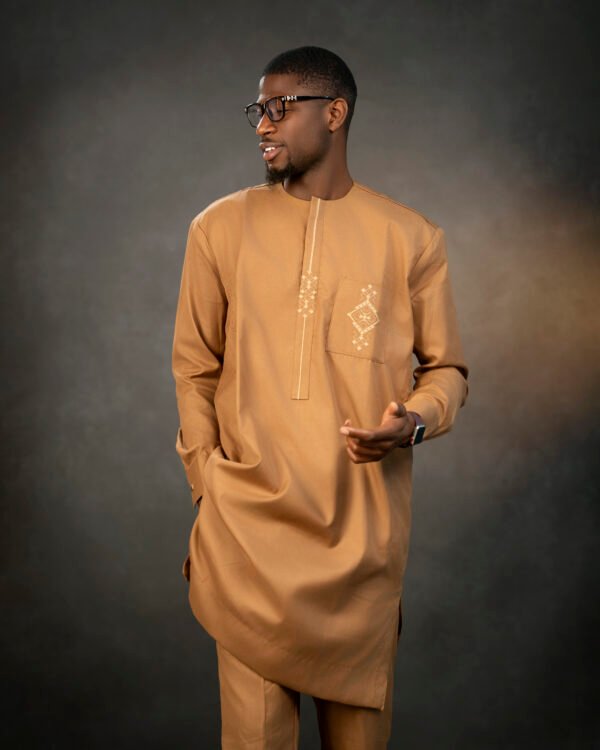 Costume Africain Homme Premium – Brun Doré Signature – Collection Korité