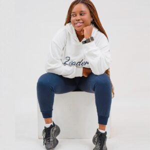 marque leader au senegal - femme portant un pull leader